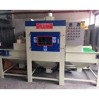 九江噴砂設(shè)備 平面輸送式自動噴砂機 電控箱外殼噴粉前處理