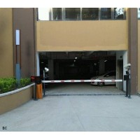 商場(chǎng)車輛自動(dòng)進(jìn)出道閘